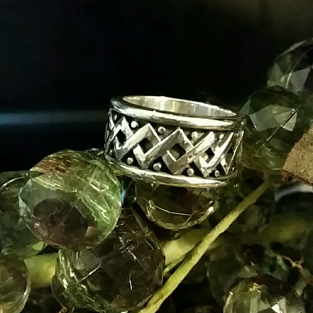 NWOT Solid 925 Sterling Silver Celtic Band Size 6
